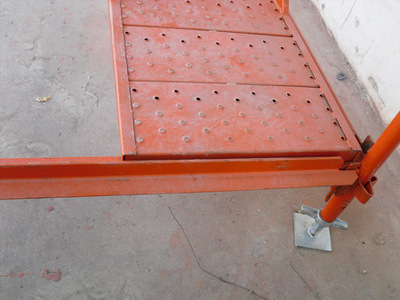 金中盛牌Z字人行梯 广西高架桥施工的安全保障利器